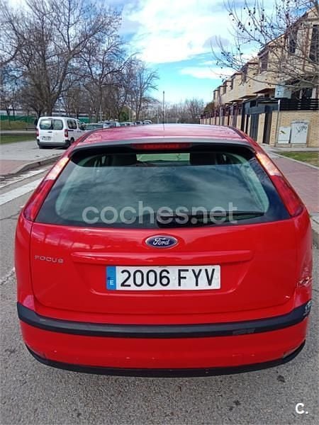Usado Ford Focus Trend 100 CV (73 kW) 2007 Rojo Berlina