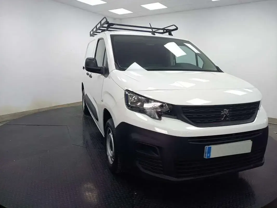 Usado Peugeot Partner 99 CV (72 kW) 2020 Blanco Monovolumen
