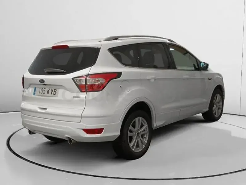 Usado Ford Kuga Trend 120 CV (88 kW) 2019 Blanco SUV