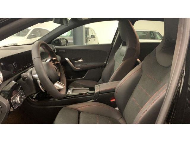 Usado Mercedes A250 AMG line 218 CV (160 kW) 2023 Negro Berlina