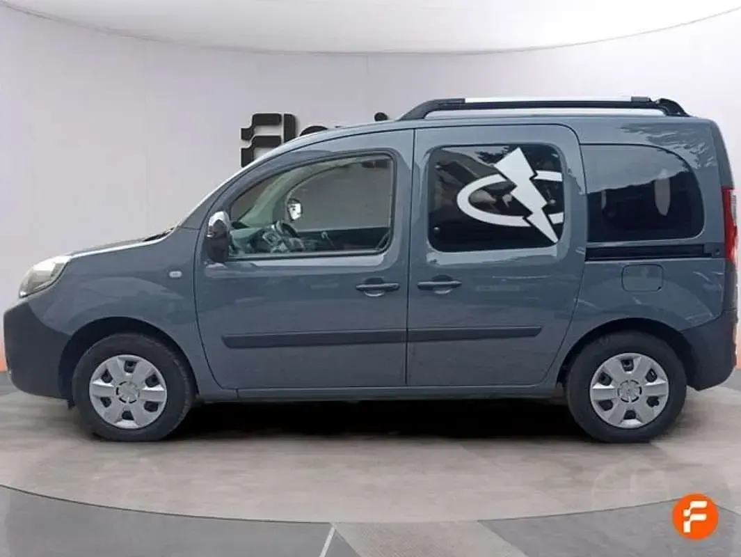 Usado Renault Kangoo Edition One 95 CV (69 kW) 2021 Gris Monovolumen