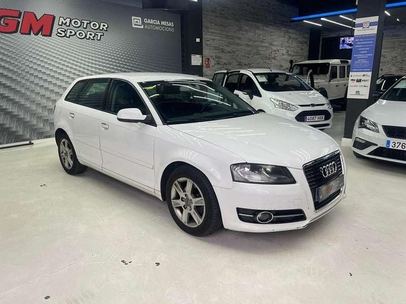 Usado Audi A3 Sportback Attraction 140 CV (102 kW) 2012 Blanco Utilitario
