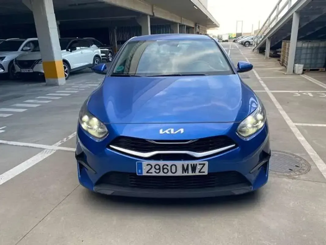 Usado Kia Ceed 101 CV (74 kW) 2024 Azul Utilitario