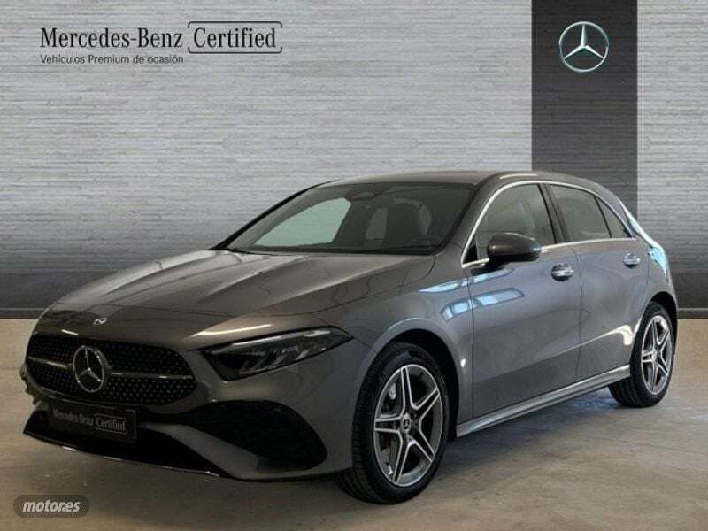 Gris / plateado Usado 2024 Mercedes A250 AMG line | 37.900 € - Imagen 1/4