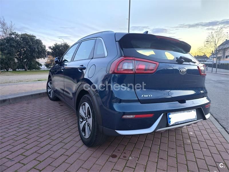 Usado Kia Niro 141 CV (103 kW) 2017 Azul SUV