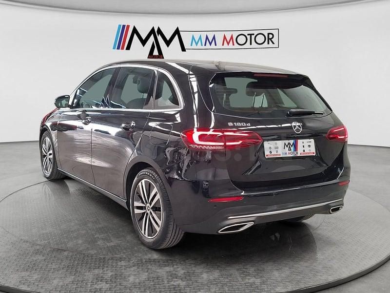 Usado Mercedes B180 116 CV (85 kW) 2022 Negro Monovolumen