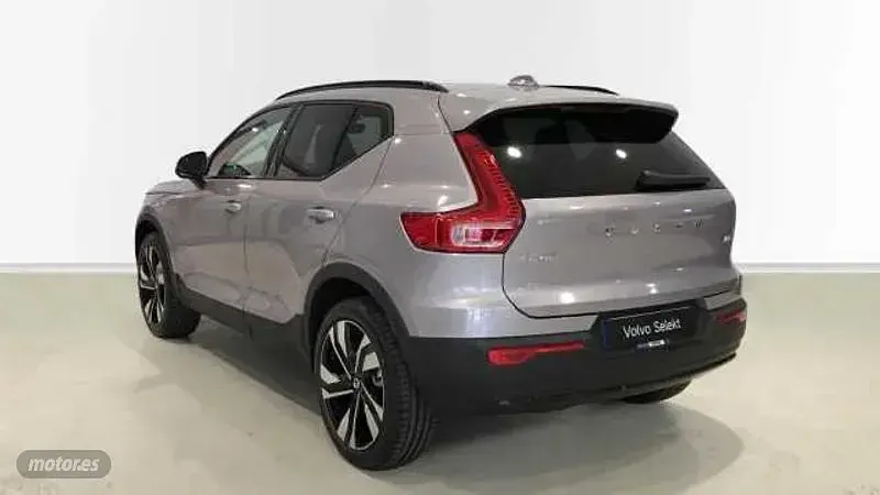 Nuevo Volvo XC40 Plus 163 CV (119 kW) 2026 Plateado SUV