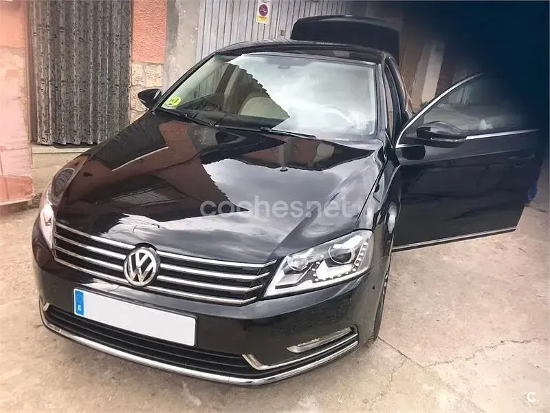 Usado VW Passat Highline 140 CV (102 kW) 2012 Negro Berlina
