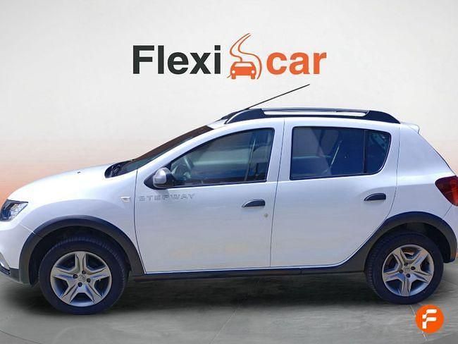 Usado Dacia Sandero Comfort 90 CV (66 kW) 2018 Blanco Utilitario