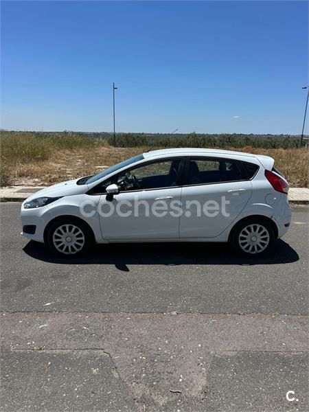 Blanco Usado 2016 Ford Fiesta Trend Utilitario | 5900 € (Precio justo) - Imagen 1/3