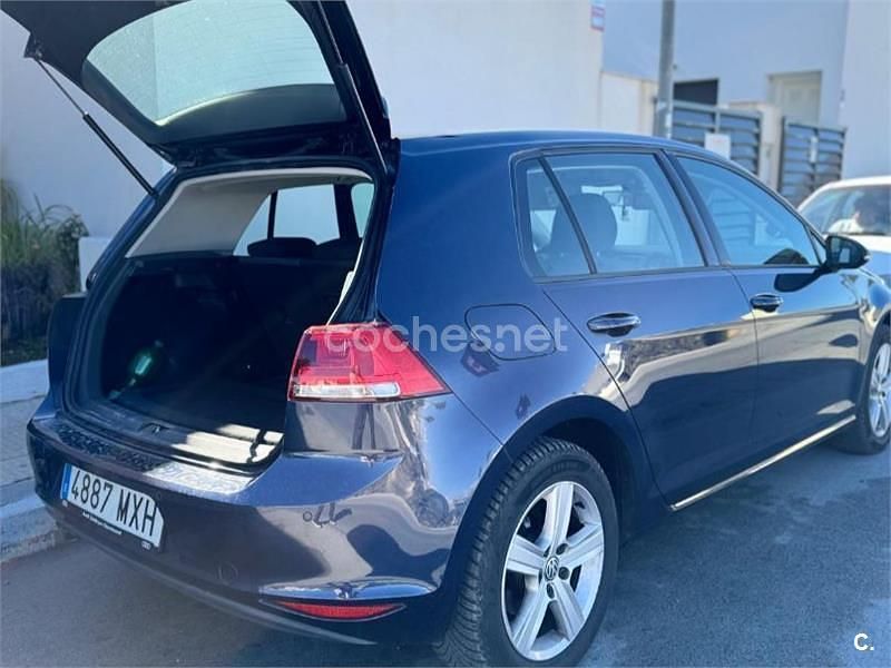 Usado VW Golf VII 105 CV (77 kW) 2013 Azul Berlina