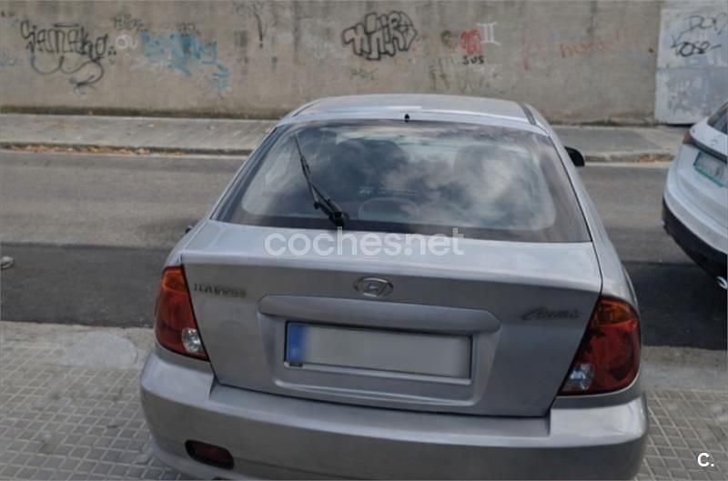 Usado Hyundai Accent GLS 105 CV (77 kW) 2003 Gris / plata Berlina