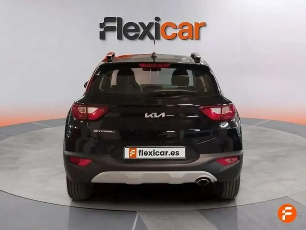 Begagnad Kia Stonic 84 HK (61 kW) 2022 Svart SUV