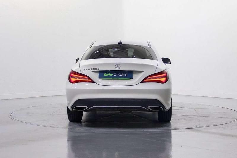 Usado Mercedes CLA200 136 CV (100 kW) 2018 Blanco Coupe