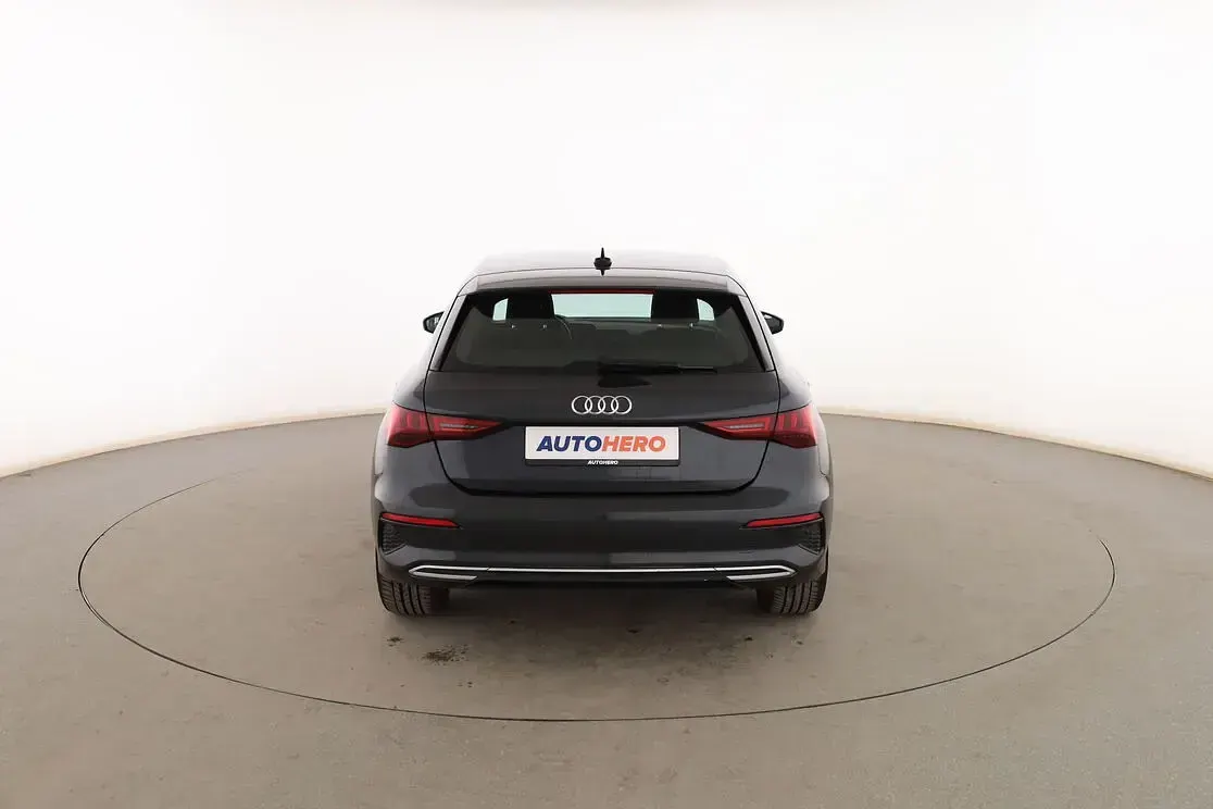 Usado Audi A3 Sportback Advanced 116 CV (85 kW) 2021 Gris Utilitario