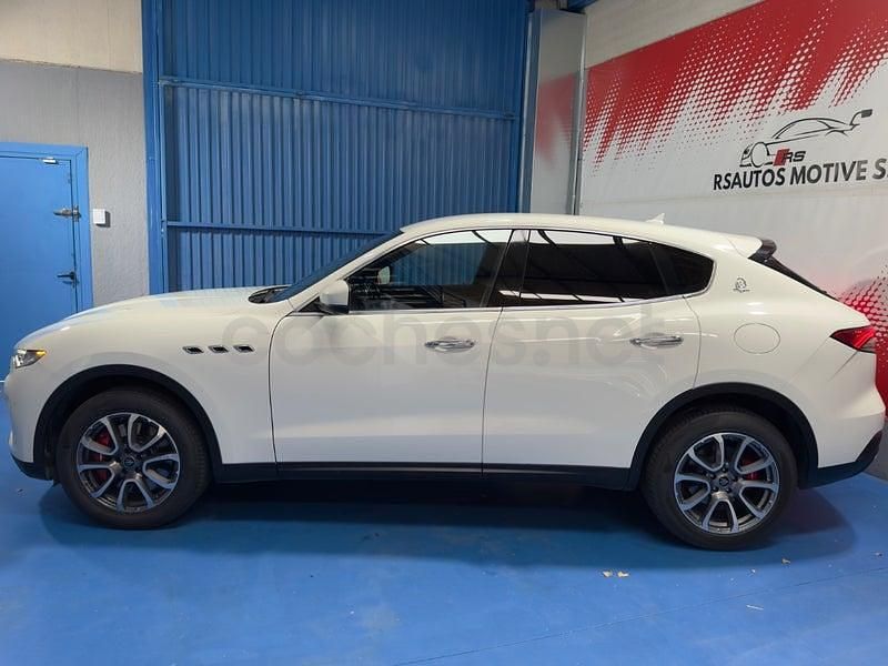 Usado Maserati Levante 275 CV (202 kW) 2021 Blanco SUV