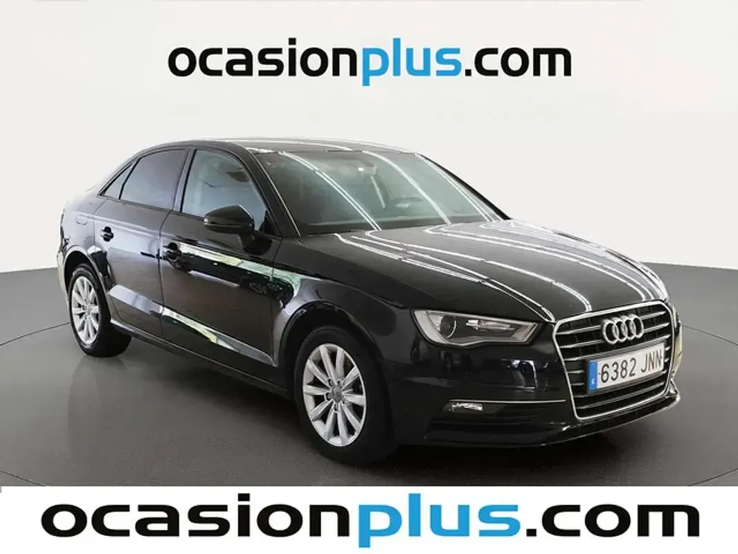Usado Audi A3 Attraction 110 CV (80 kW) 2016 Negro Berlina
