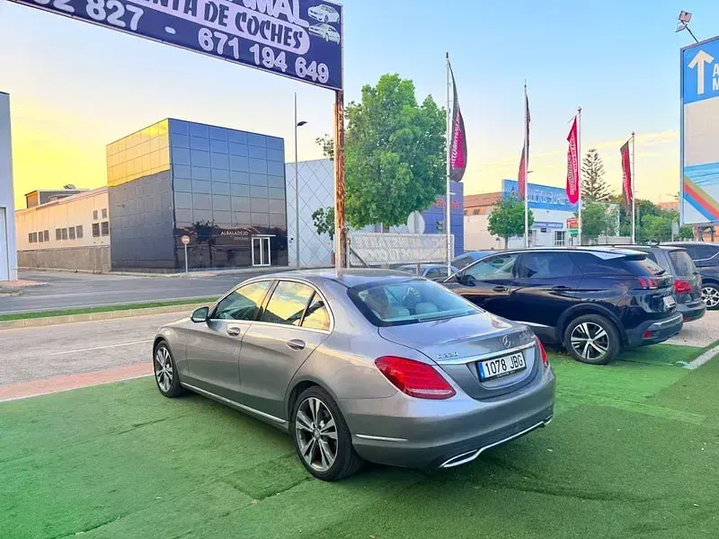 Usado Mercedes C220 Avantgarde 170 CV (125 kW) 2015 Gris / plata Berlina