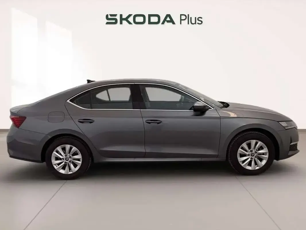 Usado Skoda Octavia Selection 150 CV (110 kW) 2025 Gris Utilitario