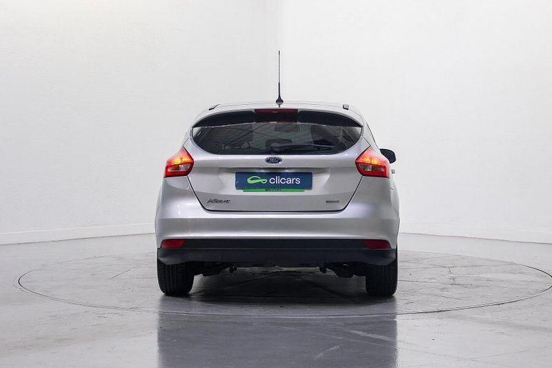 Usado Ford Focus Trend+ 125 CV (91 kW) 2018 Gris Berlina