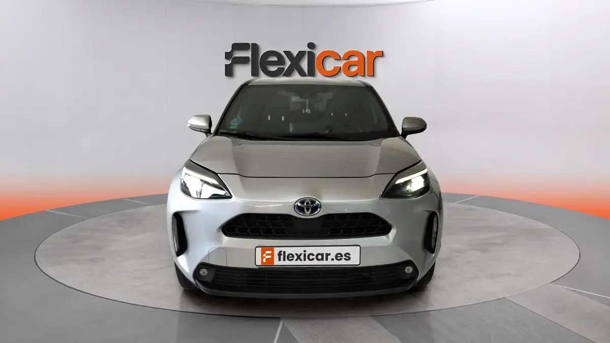 Usado Toyota Yaris 116 CV (85 kW) 2022 Gris Utilitario