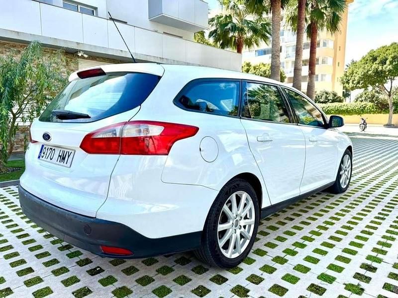 Usado Ford Focus Trend 95 CV (69 kW) 2012 Blanco Familiar