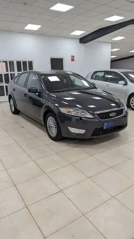Usado Ford Mondeo Trend 140 CV (102 kW) 2007 Gris Berlina