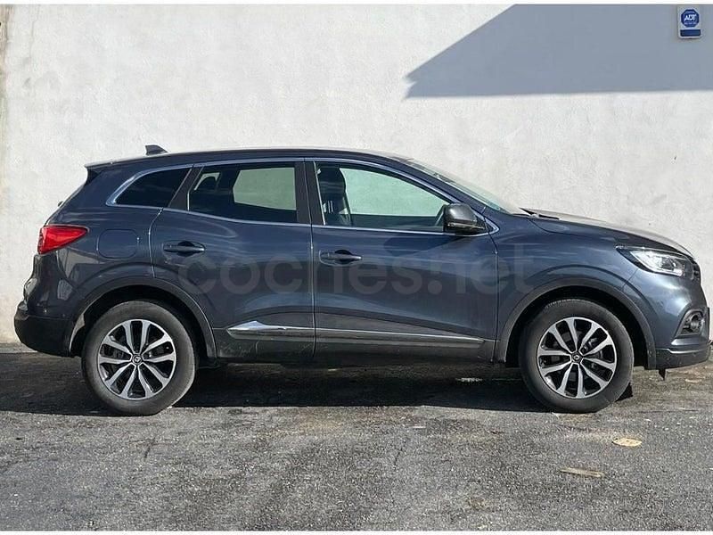 Usado Renault Kadjar Equilibre 140 CV (102 kW) 2022 Gris / plata SUV