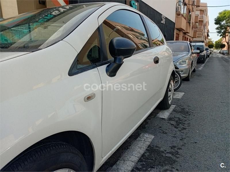 Usado Fiat Grande Punto Dynamic 75 CV (55 kW) 2006 Blanco Utilitario