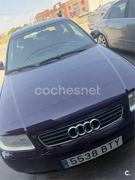Usado Audi A3 Attraction 130 CV (95 kW) 2002 Violeta / lila Utilitario