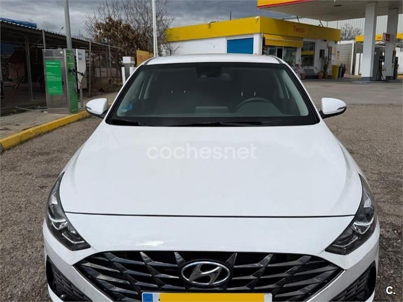 Usado Hyundai i30 120 CV (88 kW) 2022 Blanco Berlina