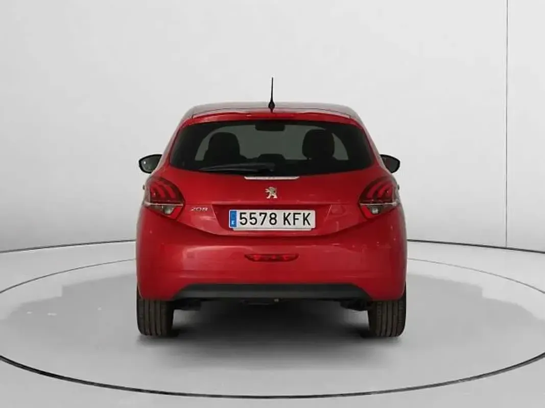 Usado Peugeot 208 Style 99 CV (72 kW) 2017 Rojo Utilitario