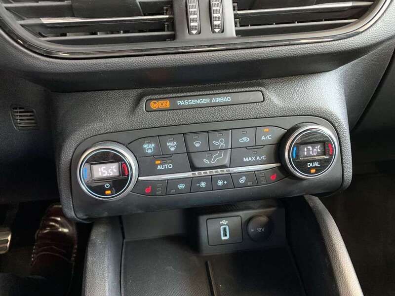 Usado Ford Focus ST-Line 124 CV (91 kW) 2020 Azul báltico Berlina