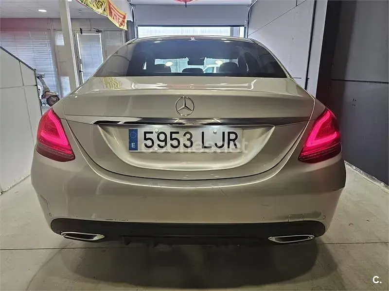 Usado Mercedes C200 160 CV (117 kW) 2020 Gris / plata Berlina