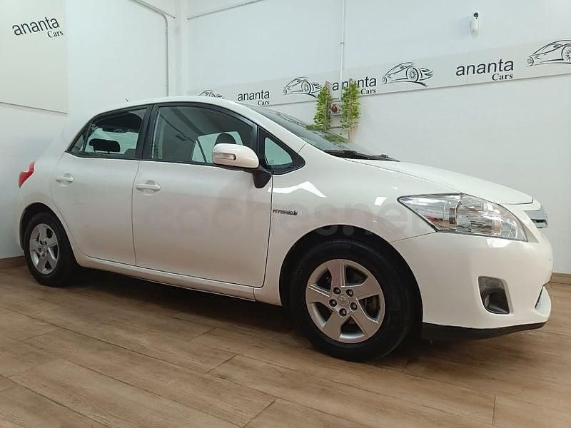 Usado Toyota Auris Hybrid Advance 135 CV (99 kW) 2012 Blanco Berlina