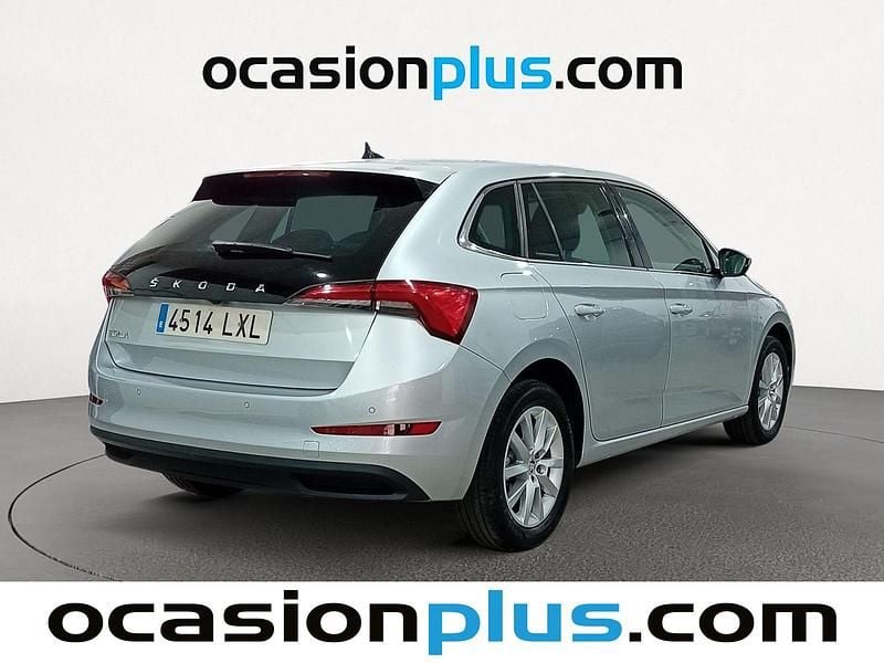 Usado Skoda Scala 150 CV (110 kW) 2022 Gris plata Utilitario
