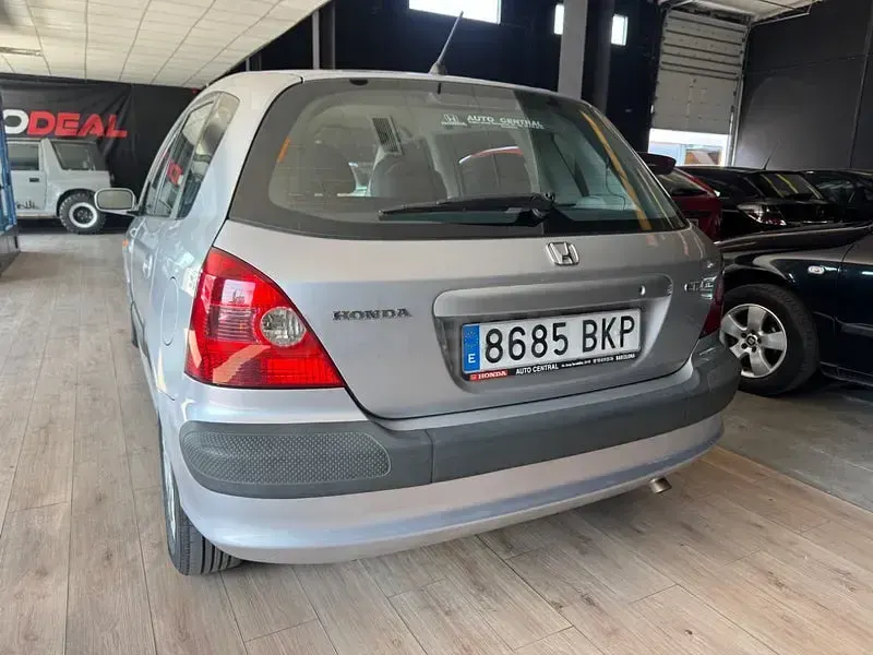 Usado Honda Civic ES 110 CV (80 kW) 2001 Gris / plata Berlina