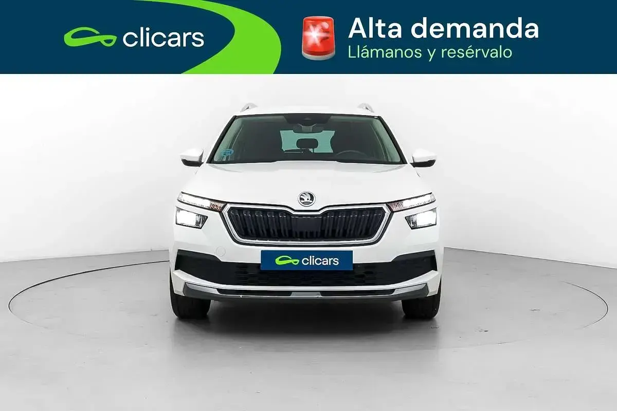 Usado Skoda Kamiq Ambition 110 CV (80 kW) 2022 Blanco SUV