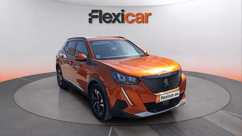Usado Peugeot 2008 Allure 110 CV (80 kW) 2021 Naranja SUV