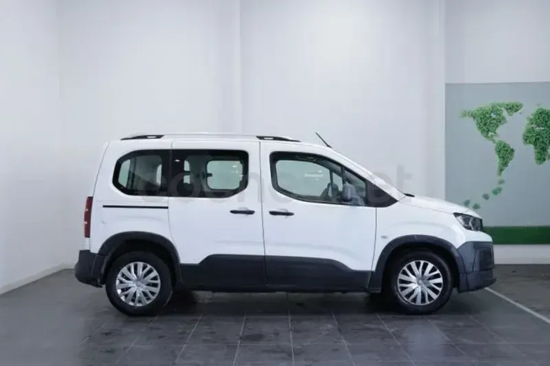 Usado Peugeot Rifter Access 100 CV (73 kW) 2019 Blanco Monovolumen