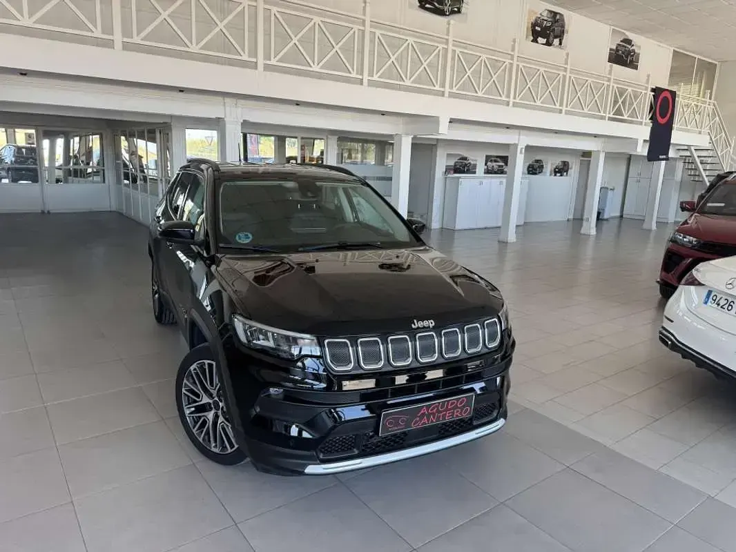 Usado Jeep Compass Limited 131 CV (96 kW) 2022 Negro SUV
