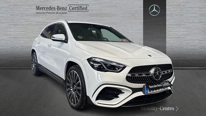 Usado Mercedes GLA220 AMG line 190 CV (139 kW) 2024 Blanco digital SUV