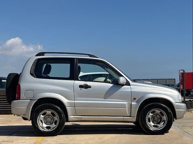 Usado Suzuki Grand Vitara 110 CV (80 kW) 2005 Gris SUV