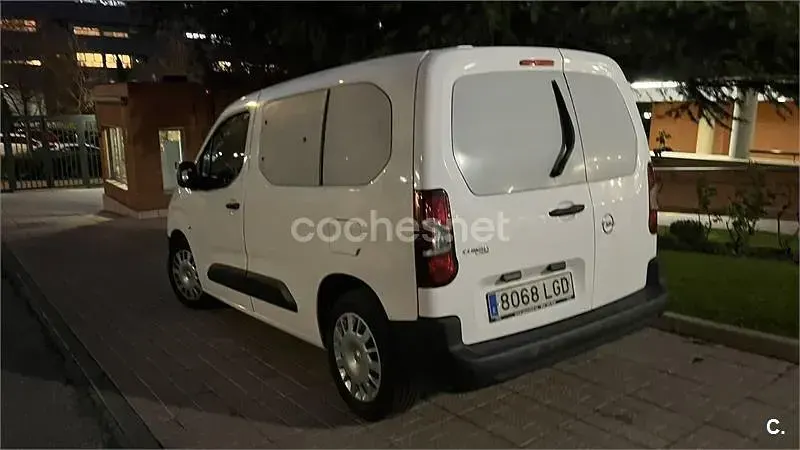 Usado Opel Combo Life Expression 75 CV (55 kW) 2020 Blanco Monovolumen