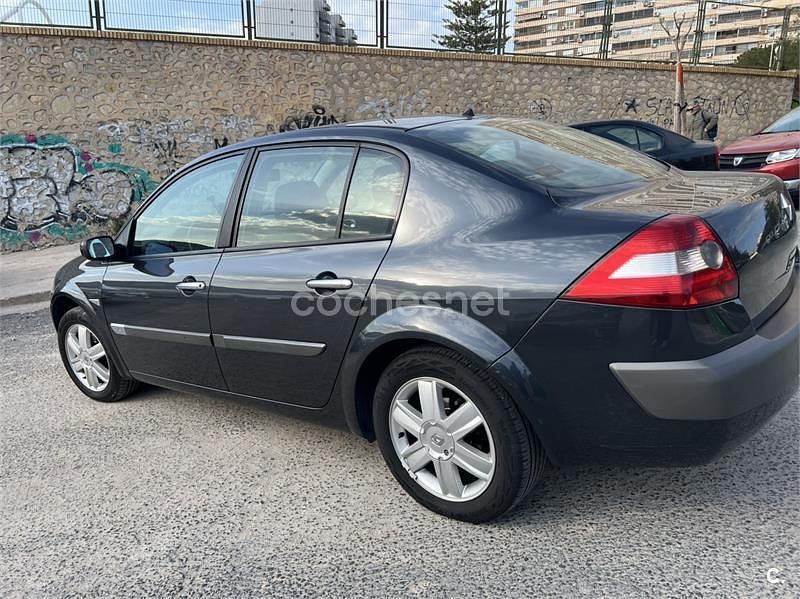 Usado Renault Mégane II Authentique 100 CV (73 kW) 2005 Azul Berlina