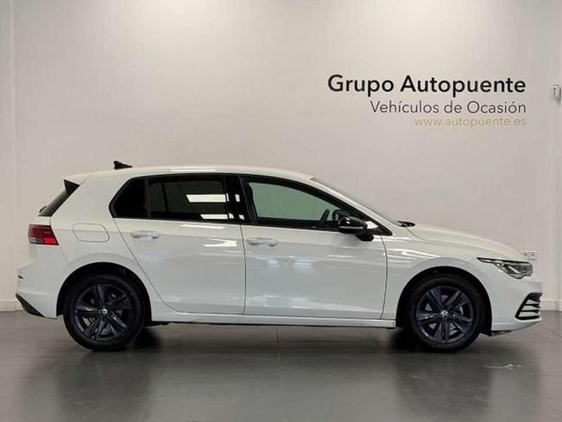 Usado VW Golf VIII Life 116 CV (85 kW) 2022 Blanco Berlina