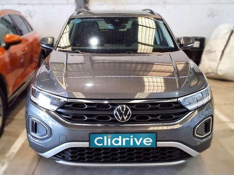 Usado VW T-Roc Life 116 CV (85 kW) 2022 Gris SUV