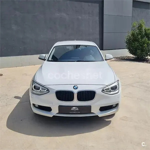 Usado BMW 116 Sport Line 136 CV (100 kW) 2014 Blanco Utilitario