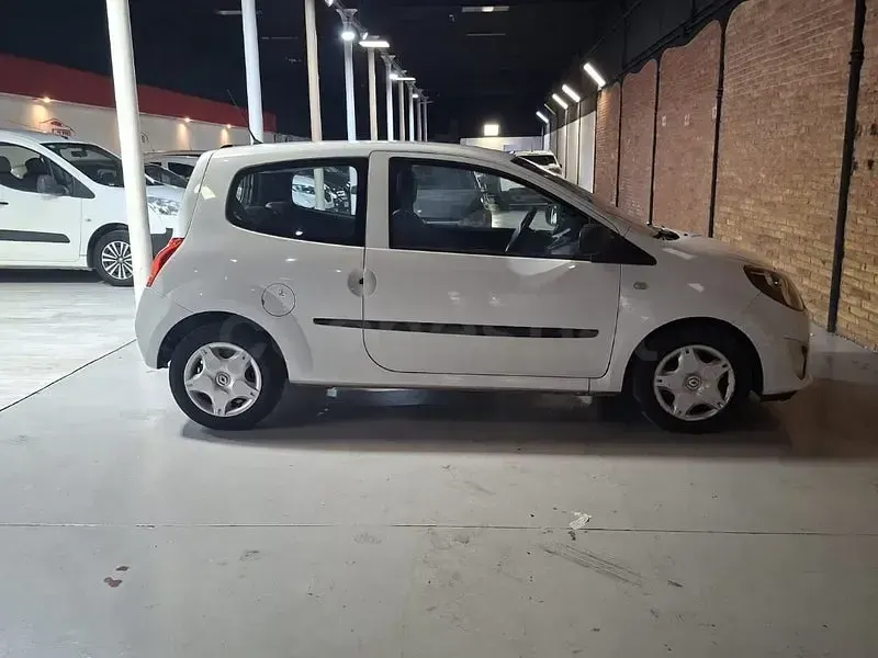 Usado Renault Twingo Dynamique 75 CV (55 kW) 2011 Blanco Utilitario