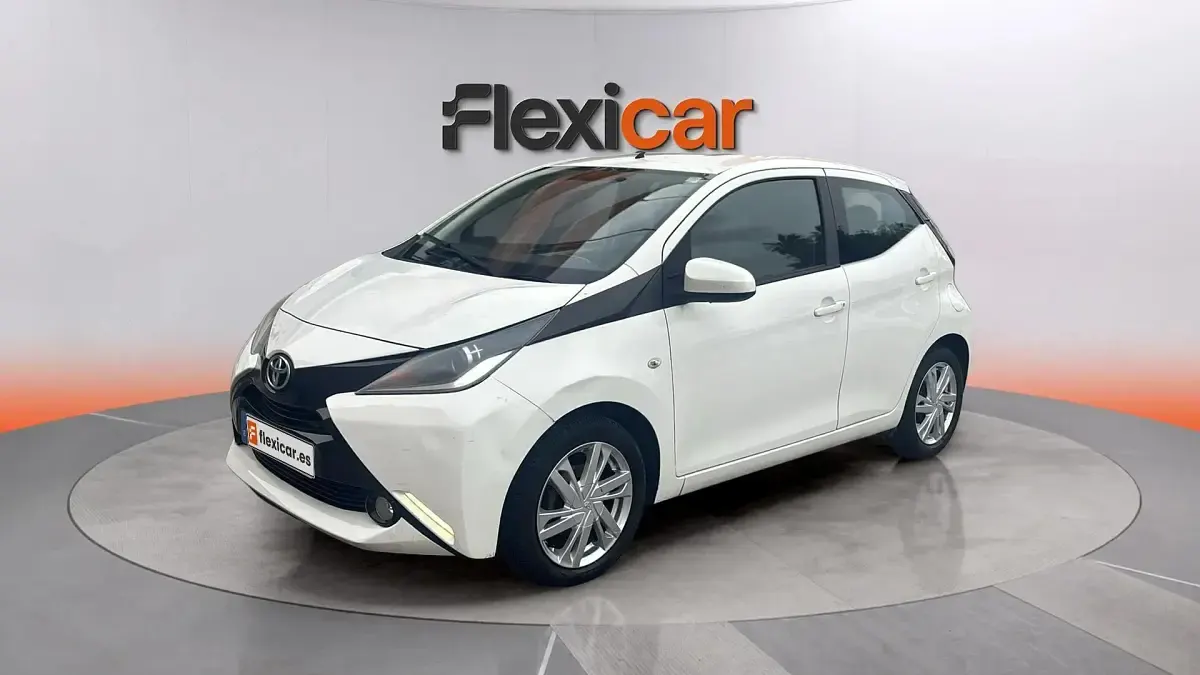 Usado Toyota Aygo X-cite 72 CV (52 kW) 2018 Blanco Utilitario